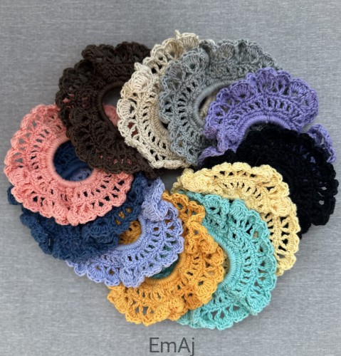 Szydełkowe scrunchie w kolorach natury NIEBIESKI BABY BLUE Handmade